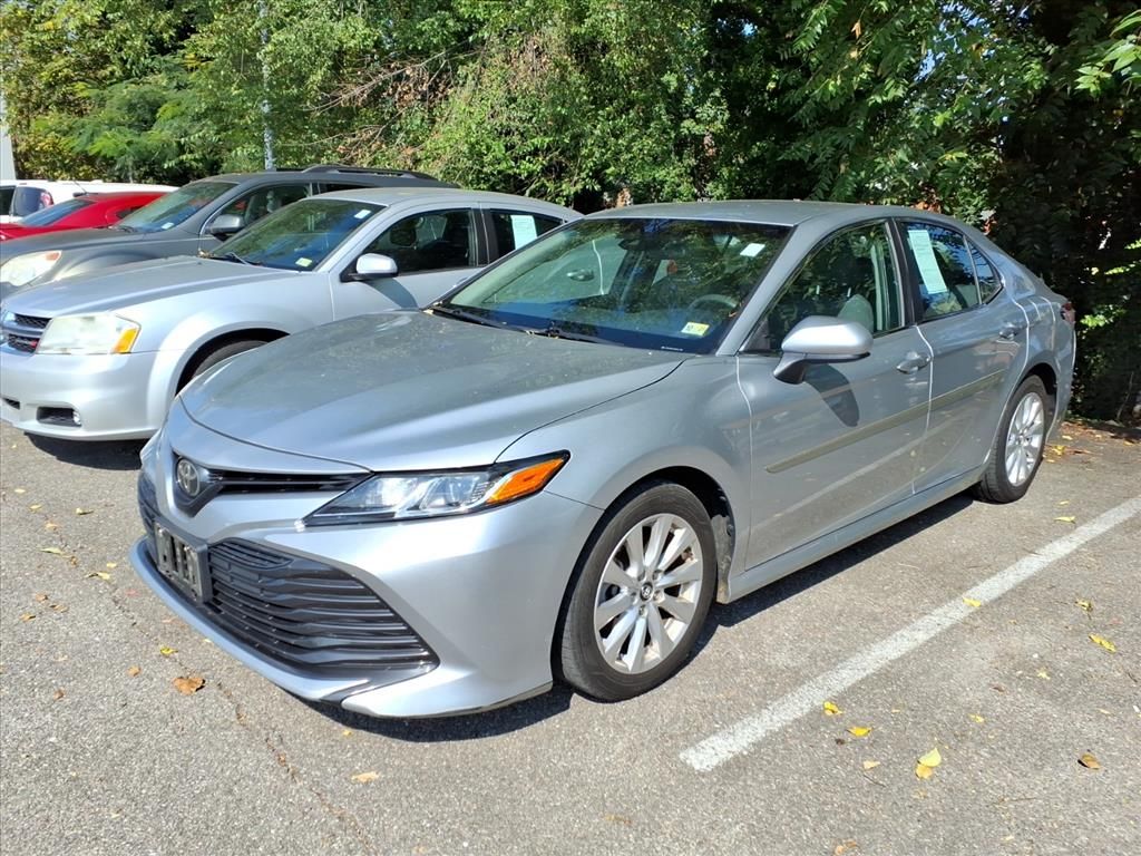 2018 Toyota Camry LE photo 2