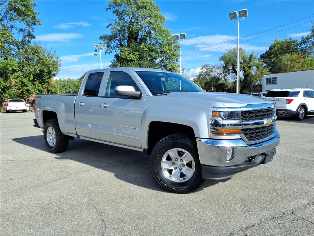 2018 Chevrolet Silverado 1500 LT photo 2