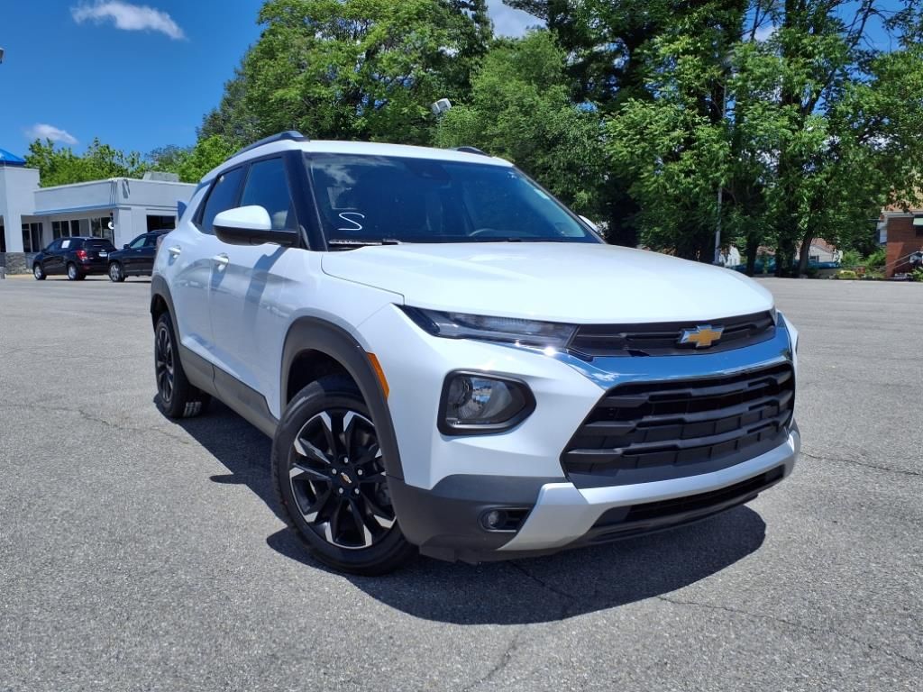 2023 Chevrolet Trailblazer LT photo 2