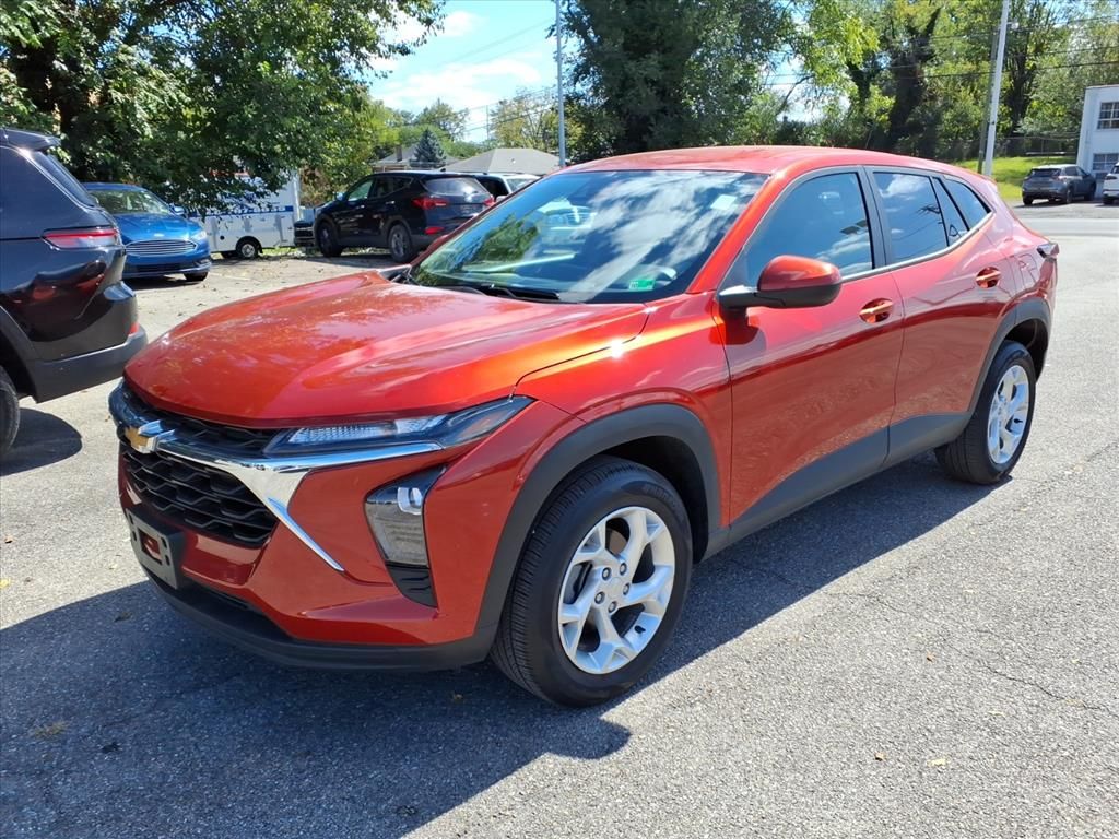 2024 Chevrolet Trax LS photo 2