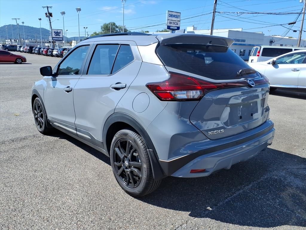 2021 Nissan Kicks SR photo 4