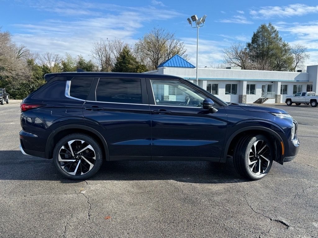 Used 2024 Mitsubishi Outlander SE Wagon