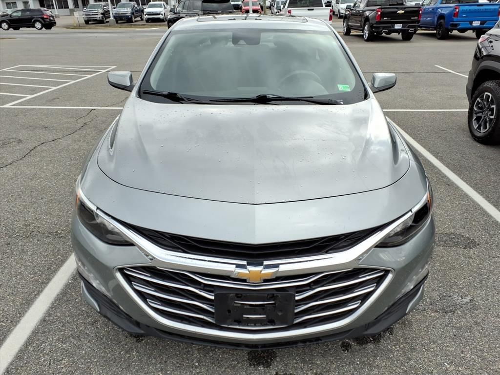 2024 Chevrolet Malibu 1LT photo 2