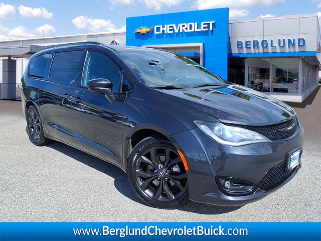  Chrysler Pacifica