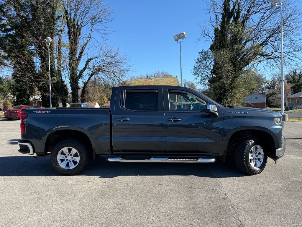 2021 Chevrolet Silverado 1500 LT photo 2