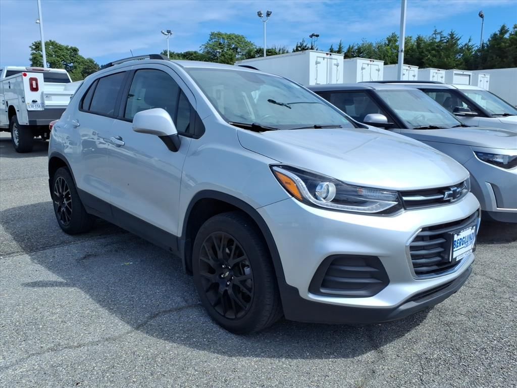 2022 Chevrolet Trax LT photo 2