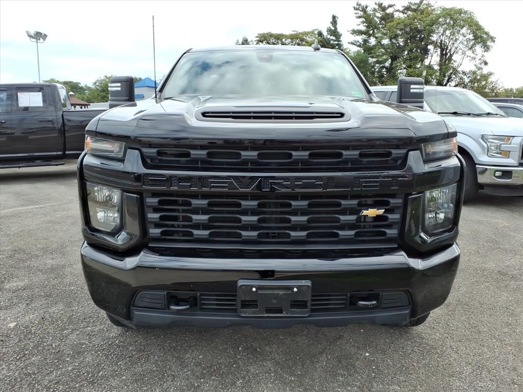 2022 Chevrolet Silverado Custom photo 2