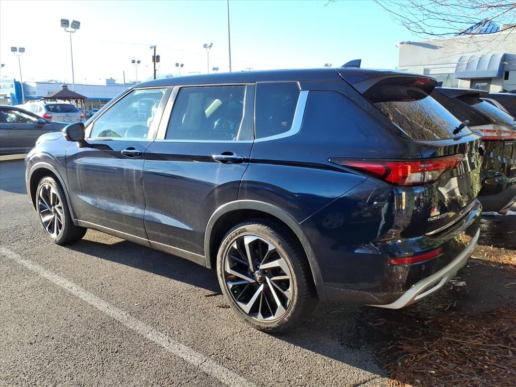 Used 2022 Mitsubishi Outlander SE Sport Utility