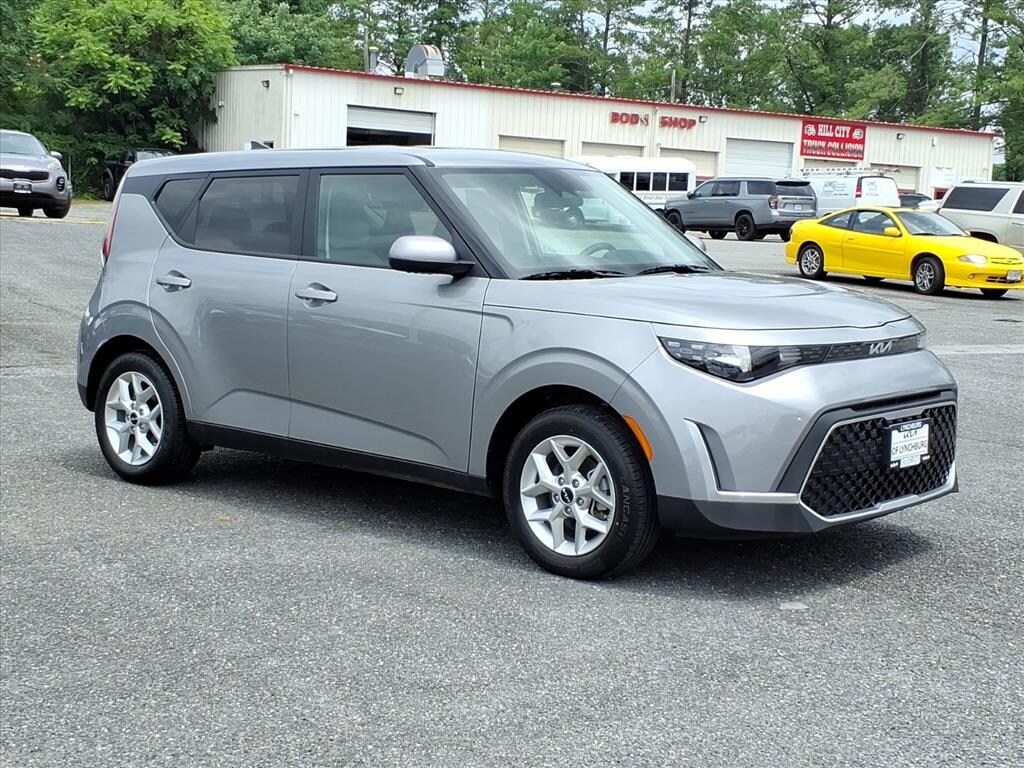 Used 2025 Kia Soul LX Hatchback