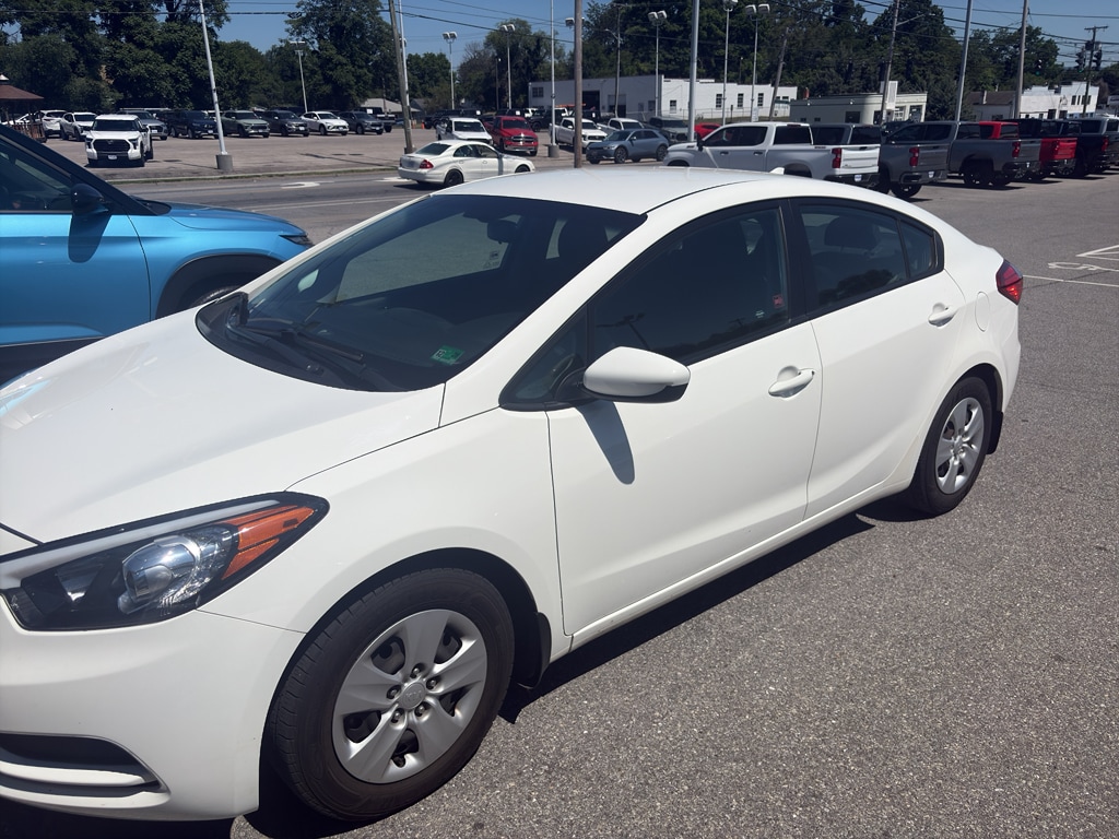 2016 Kia Forte LX AT's photo