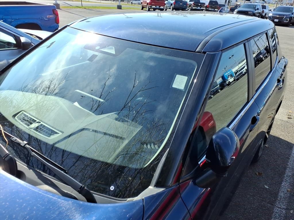 2024 Mitsubishi Outlander SE photo 3