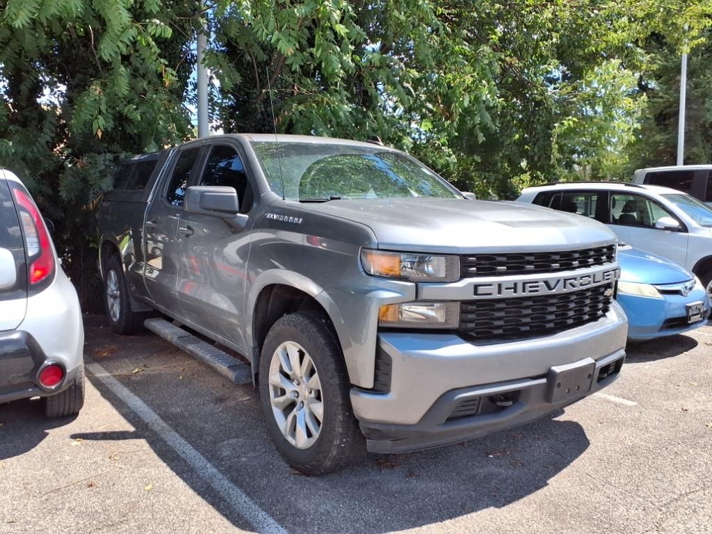 2020 Chevrolet Silverado 1500 Custom photo 2