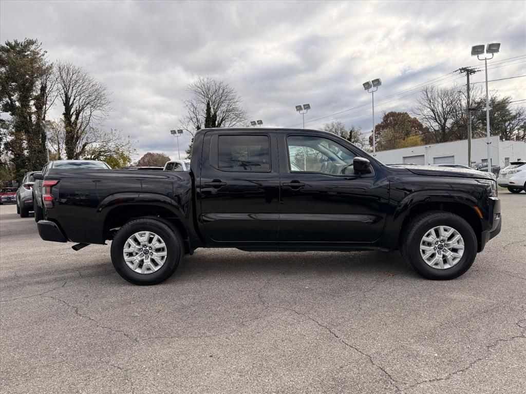 2023 Nissan Frontier SV Crew Cab photo 3