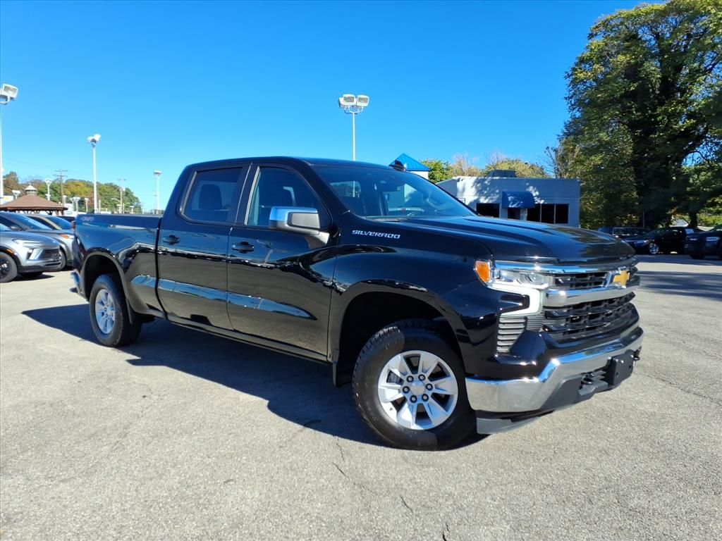 2023 Chevrolet Silverado 1500 LT photo 2