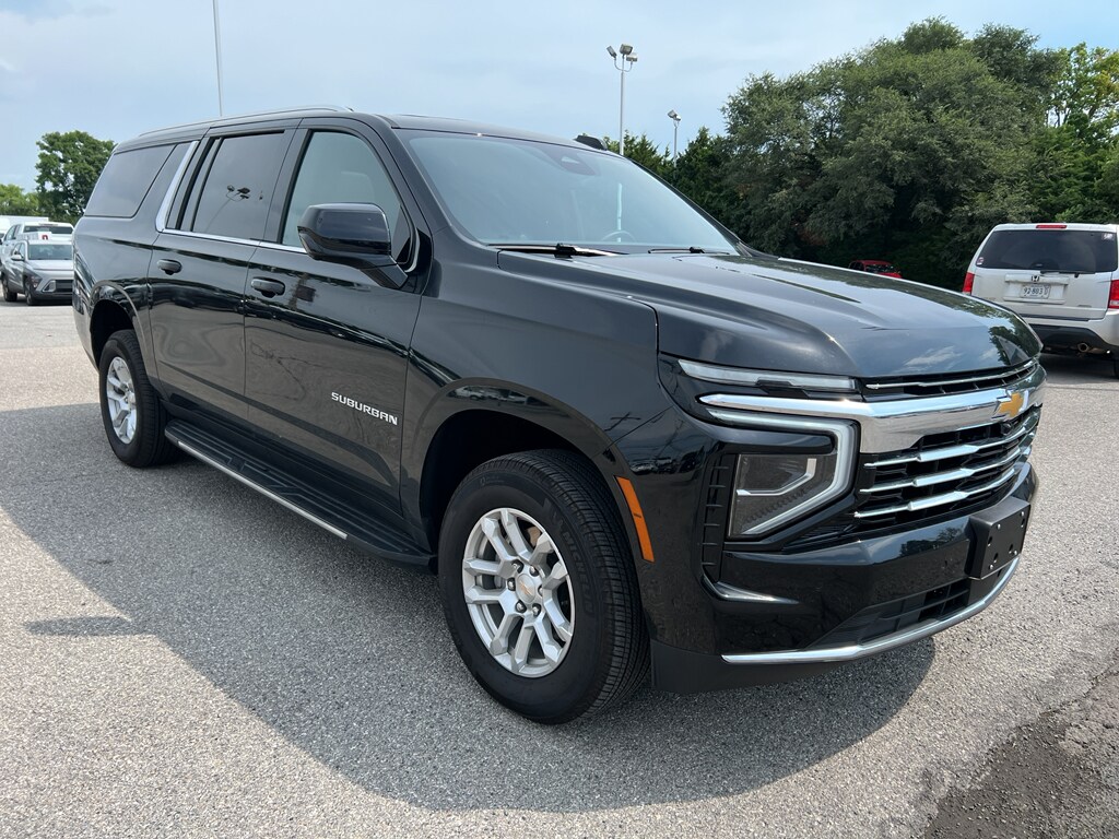 Used 2025 Chevrolet Suburban LT Sport Utility