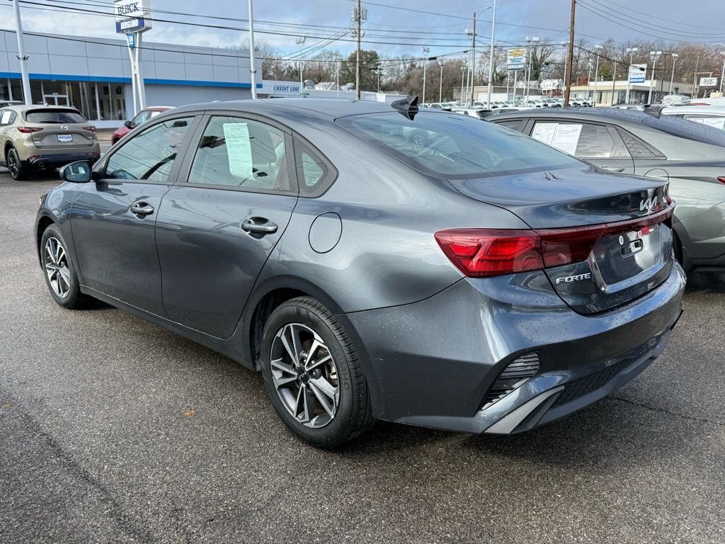 2024 Kia Forte LXS photo 3