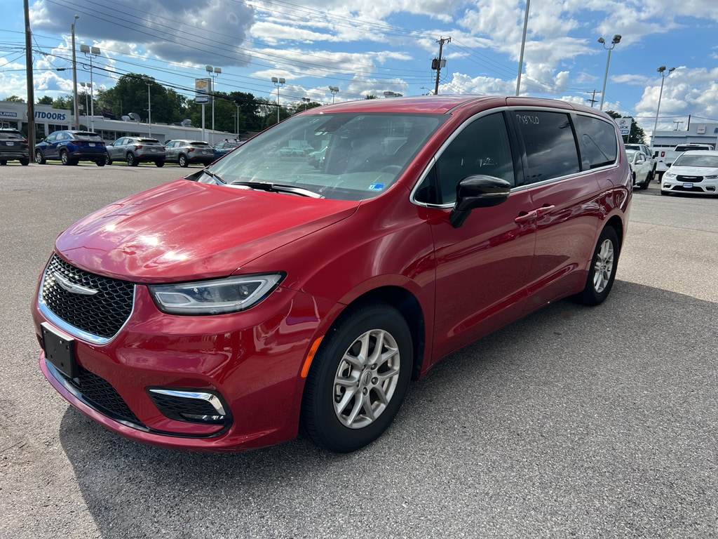 Used 2025 Chrysler Pacifica Select Wagon