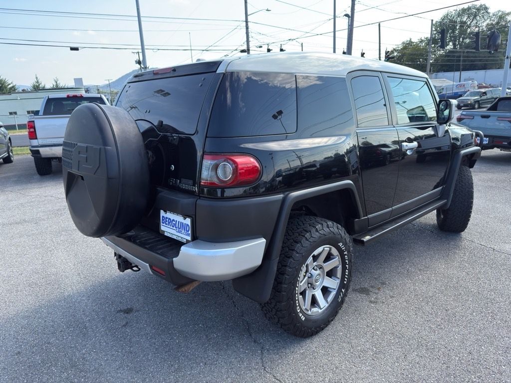2014 Toyota FJ Cruiser Base photo 2