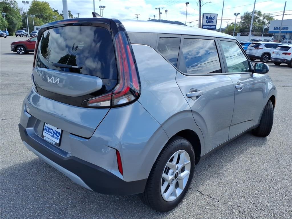 Used 2025 Kia Soul LX Hatchback