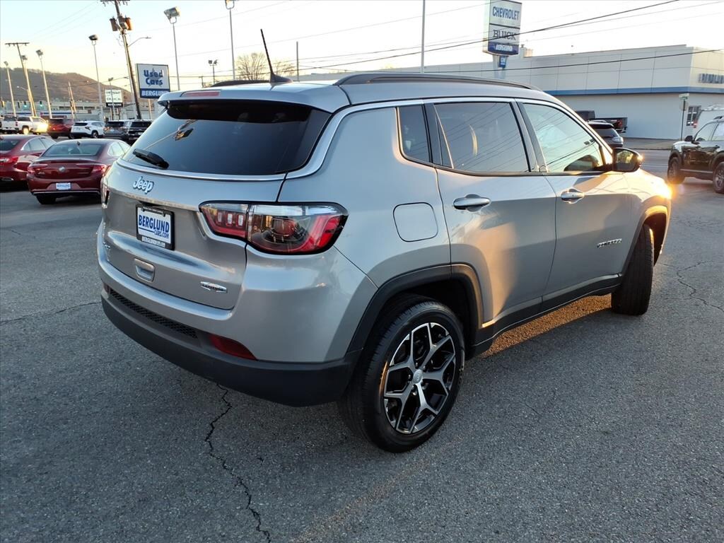 Used 2024 Jeep Compass Latitude Wagon