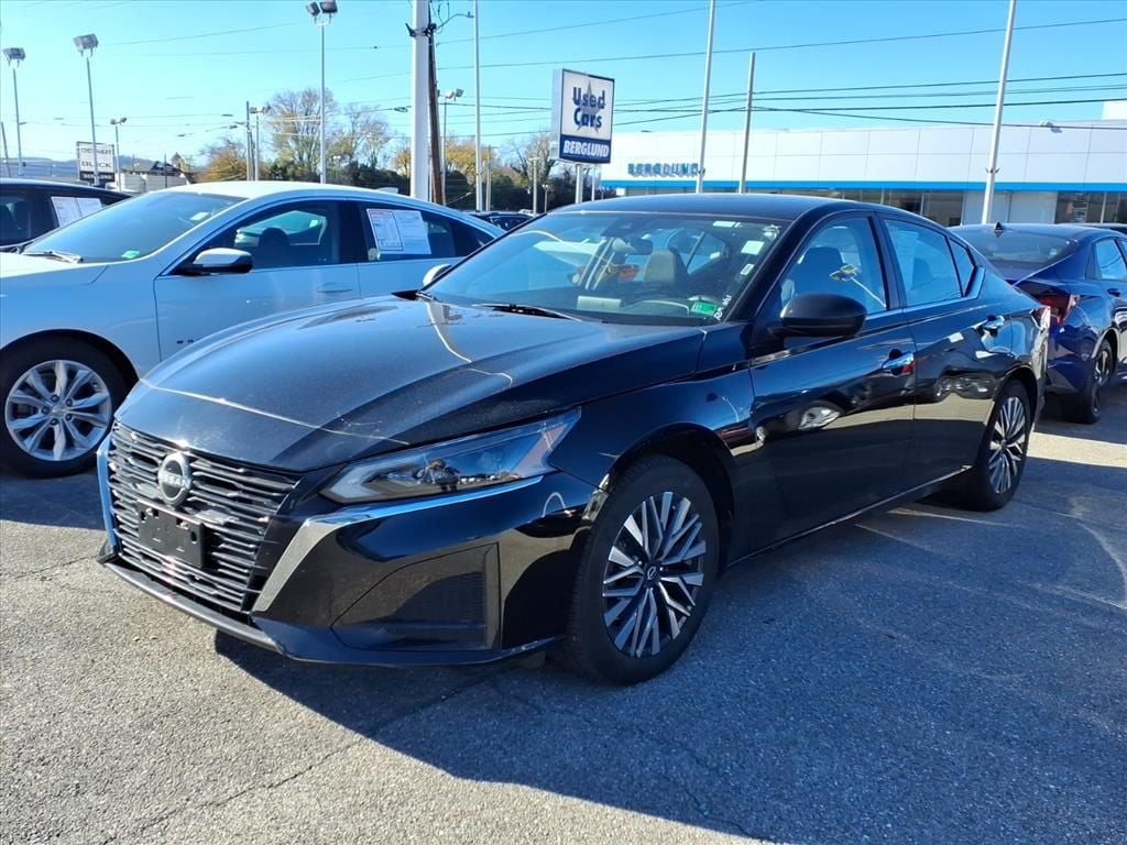 Used 2024 Nissan Altima 2.5 SV Sedan