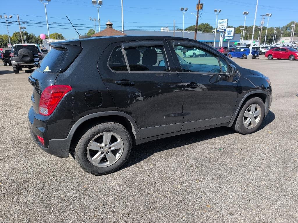 2020 Chevrolet Trax LS photo 3