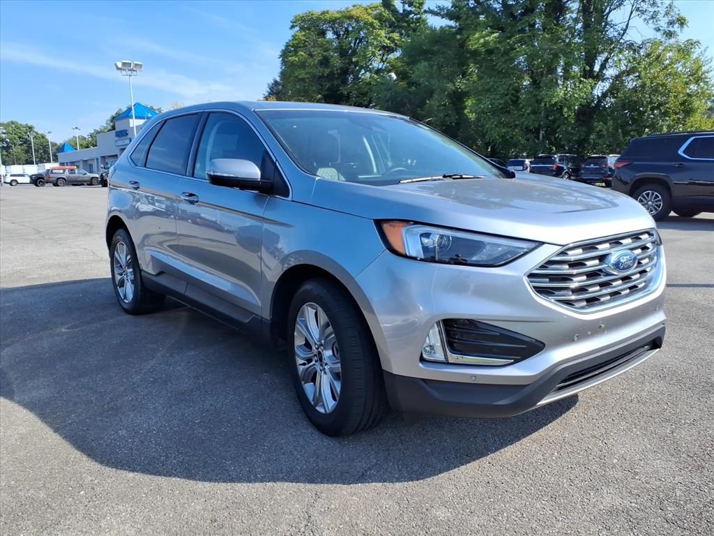 2024 Ford Edge Titanium photo 2