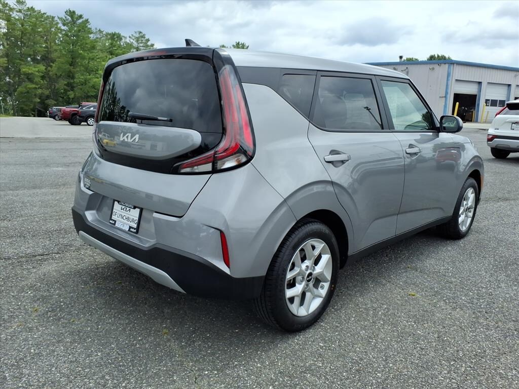 Used 2025 Kia Soul LX Hatchback