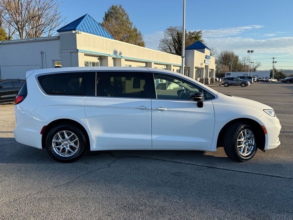 Used 2024 Chrysler Pacifica Touring L Wagon