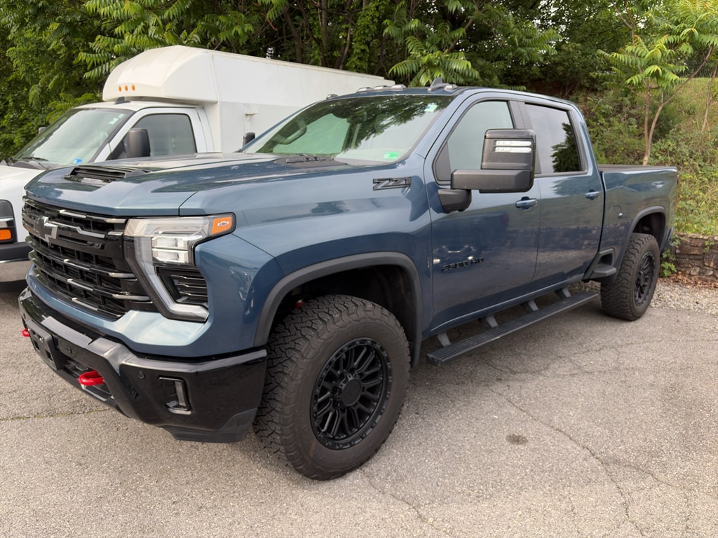 2025 Chevrolet Silverado HD LT 4WD Crew Cab Standard Box's photo