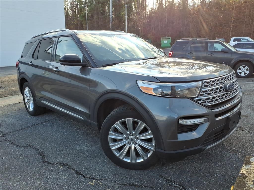 2022 Ford Explorer Limited's photo