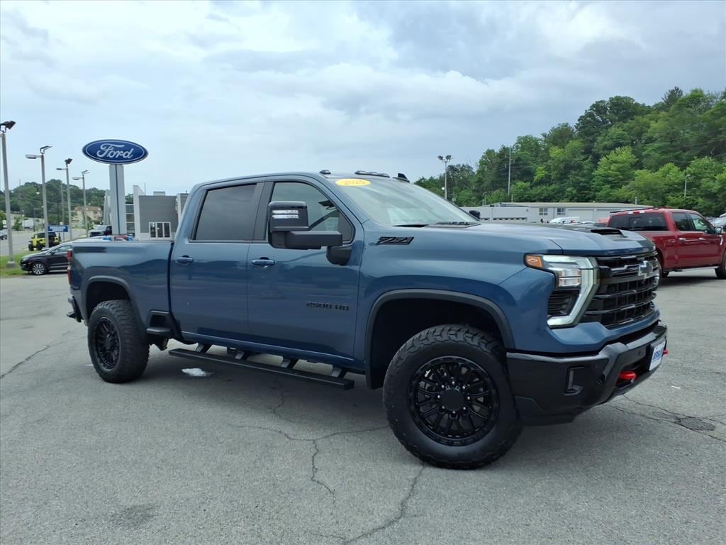 Used 2025 Chevrolet Silverado LT Crew Cab