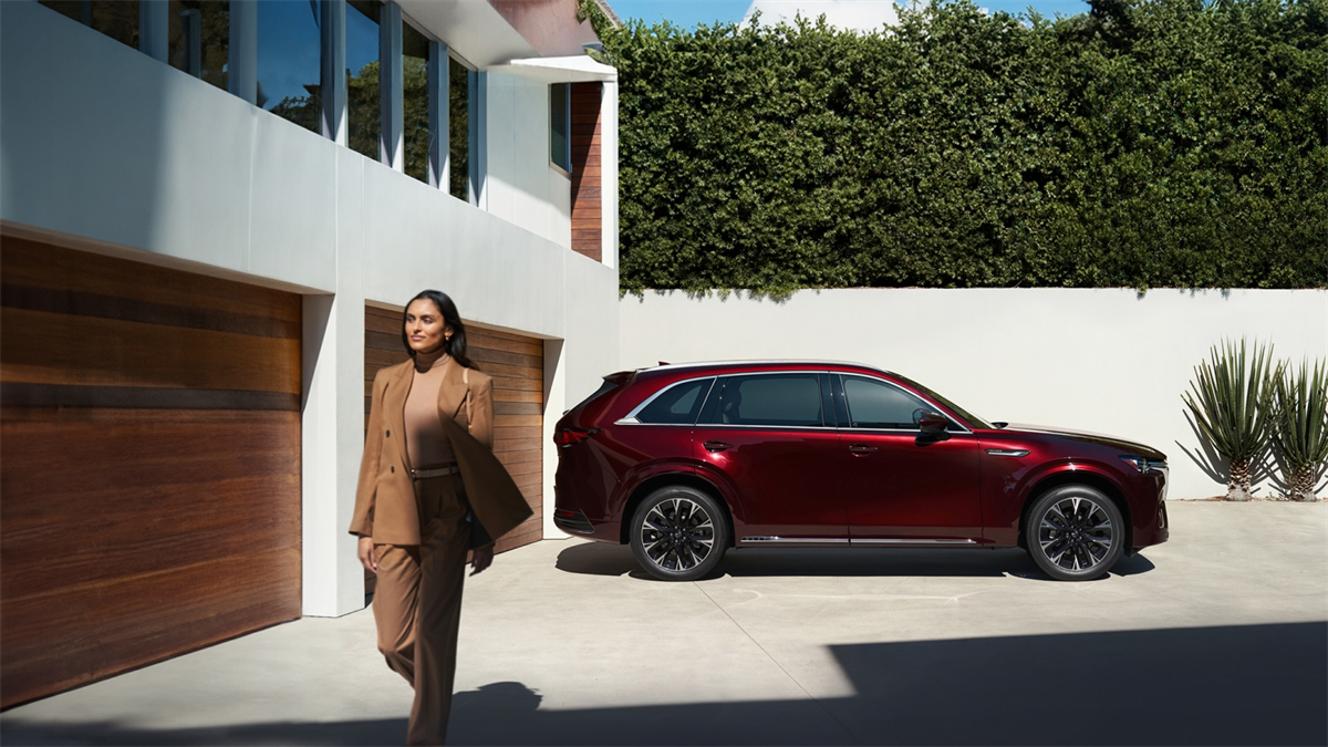 Bergandy 2026 MAZDA CX-90 PHEV parked at moderns home driveway.