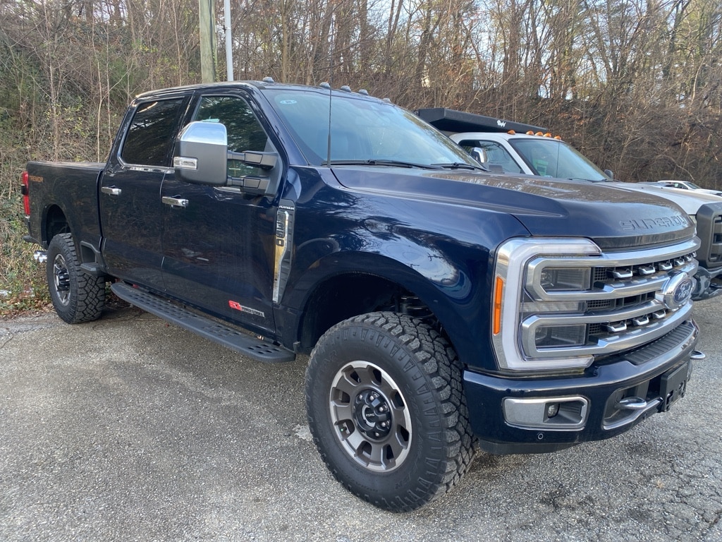 2023 Ford F-350 Super Duty Platinum's photo