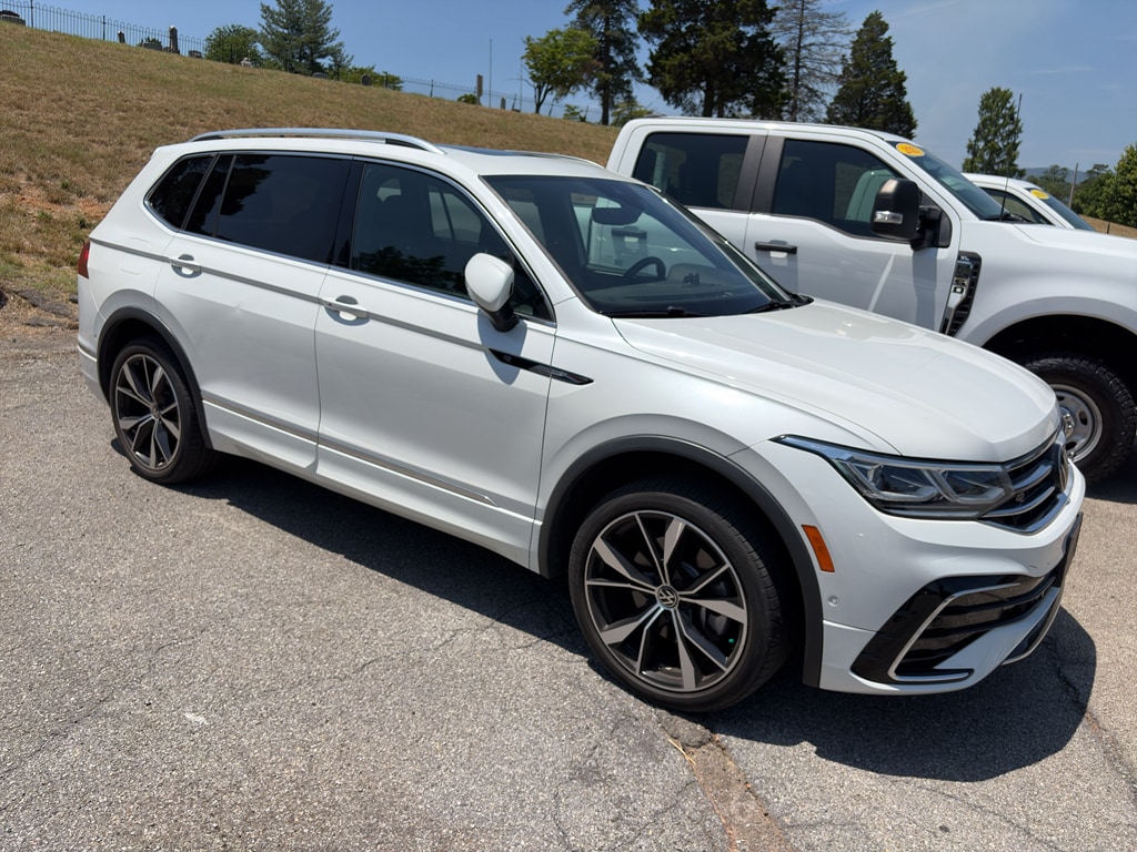 2022 Volkswagen Tiguan 2.0T SEL R-Line 4Motion's photo
