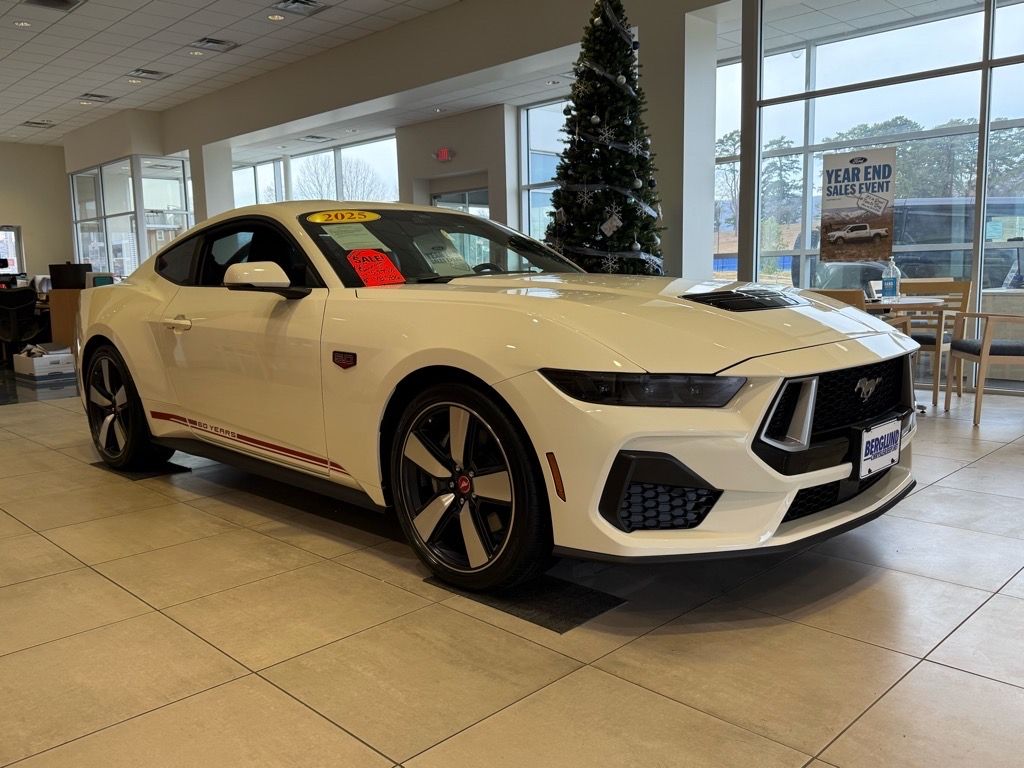 2025 Ford Mustang GT Premium's photo