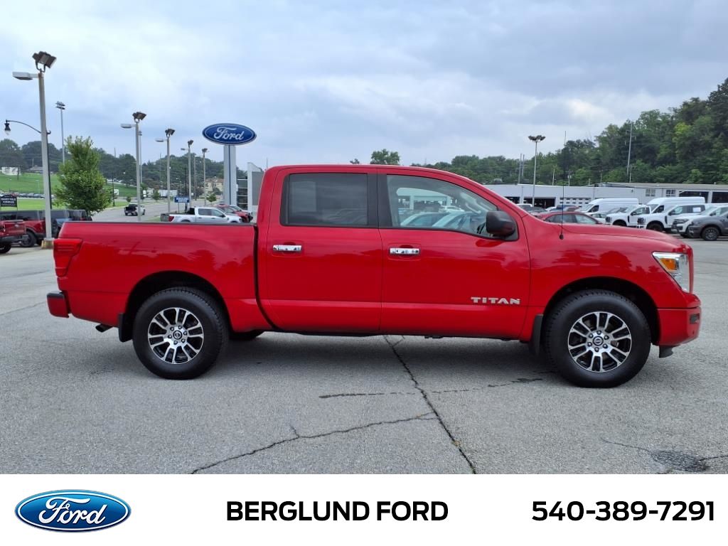 2021 Nissan Titan SV Crew Cab photo 3