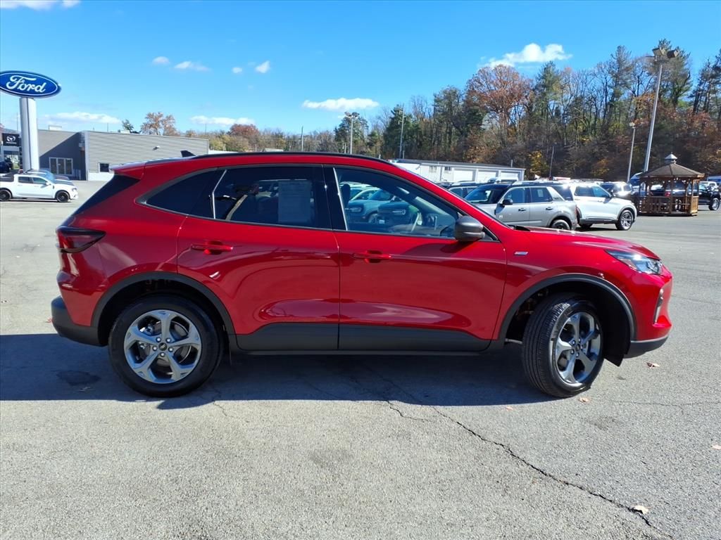 2025 Ford Escape ST-Line photo 2