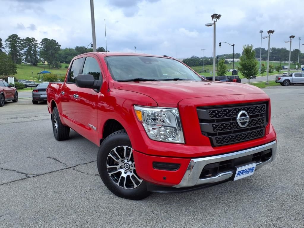2021 Nissan Titan SV Crew Cab photo 2