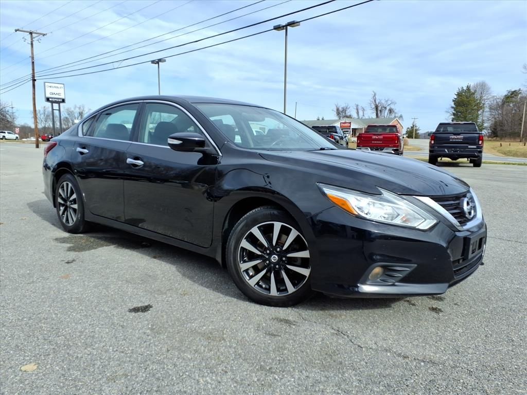 Used 2018 Nissan Altima SV with VIN 1N4AL3AP2JC166115 for sale in Rocky Mount, VA
