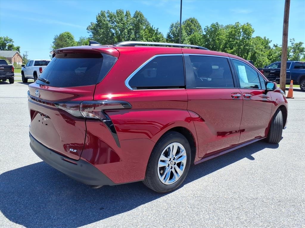 Used 2025 Toyota Sienna XLE