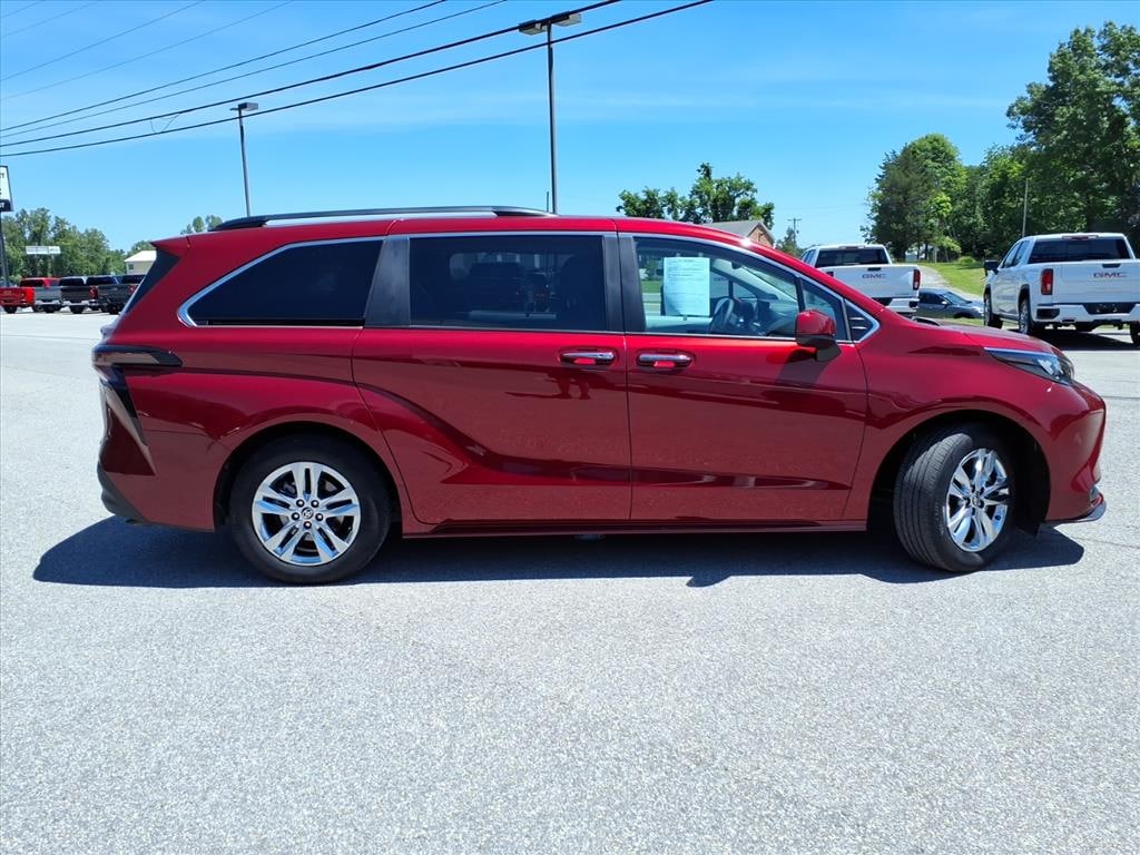 Used 2025 Toyota Sienna XLE