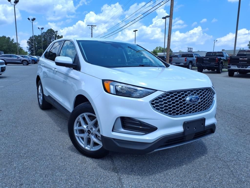 2024 Ford Edge SEL photo 2