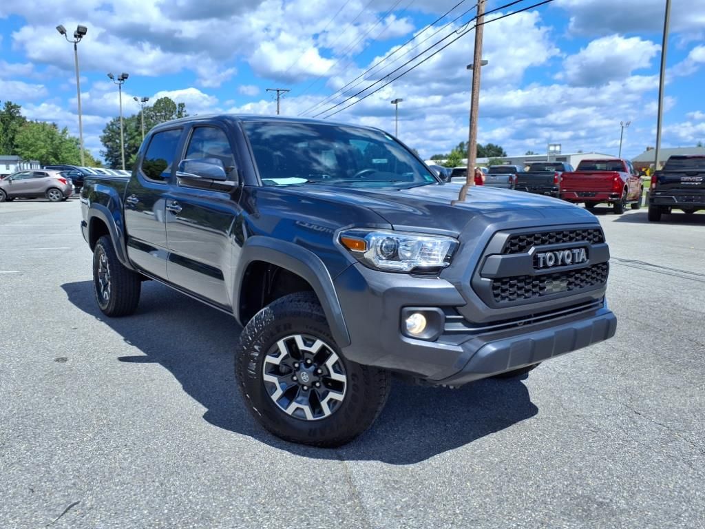 2022 Toyota Tacoma SR5 photo 2