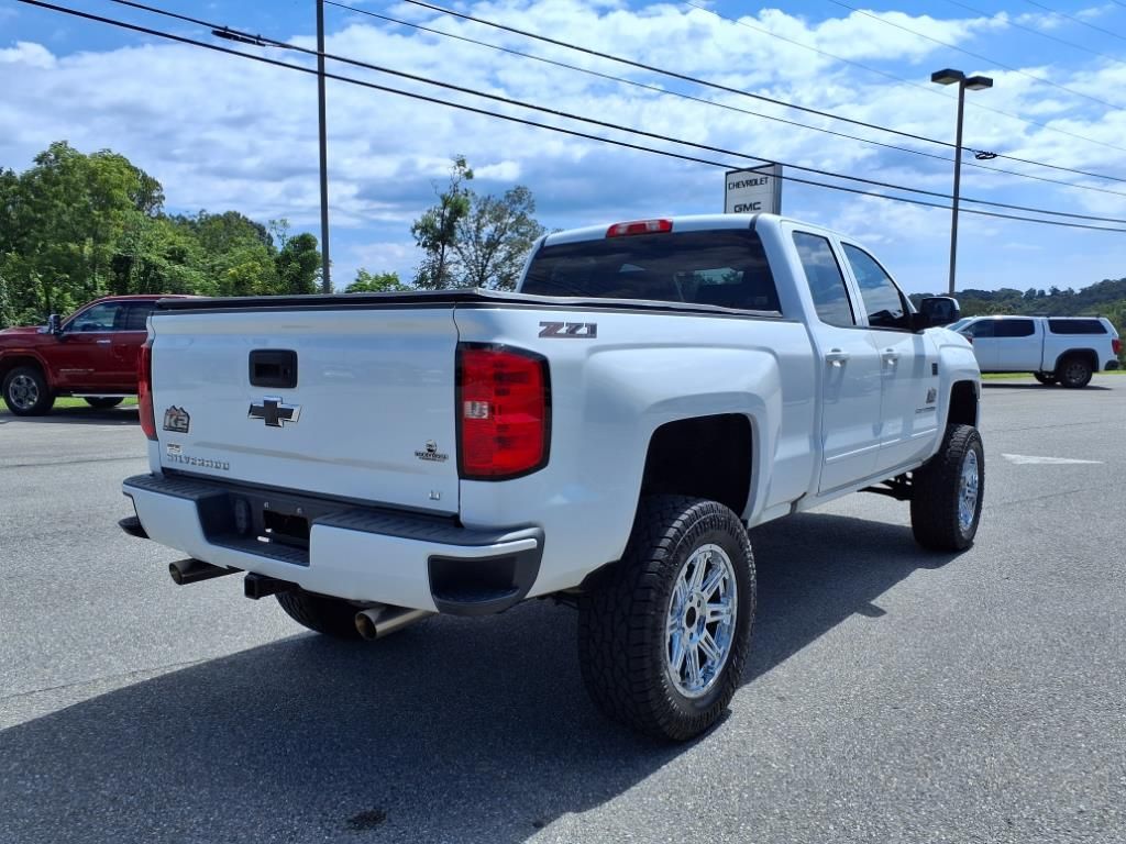 2017 Chevrolet Silverado 1500 LT photo 4