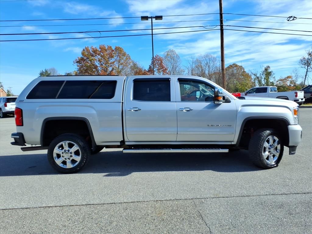 2018 Gmc Sierra 2500 HD Denali photo 2