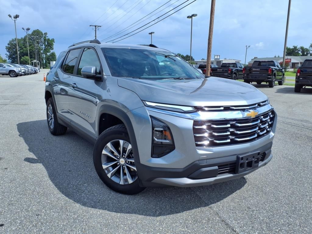 2025 Chevrolet Equinox LT photo 2