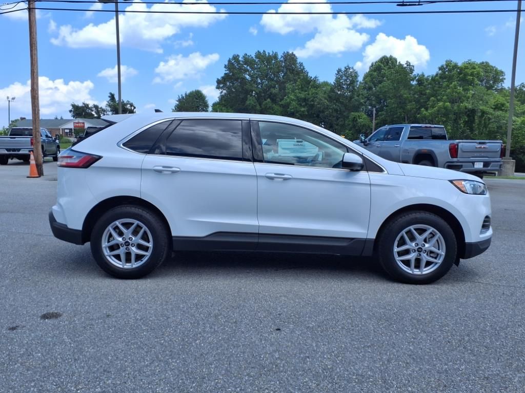 2024 Ford Edge SEL photo 3