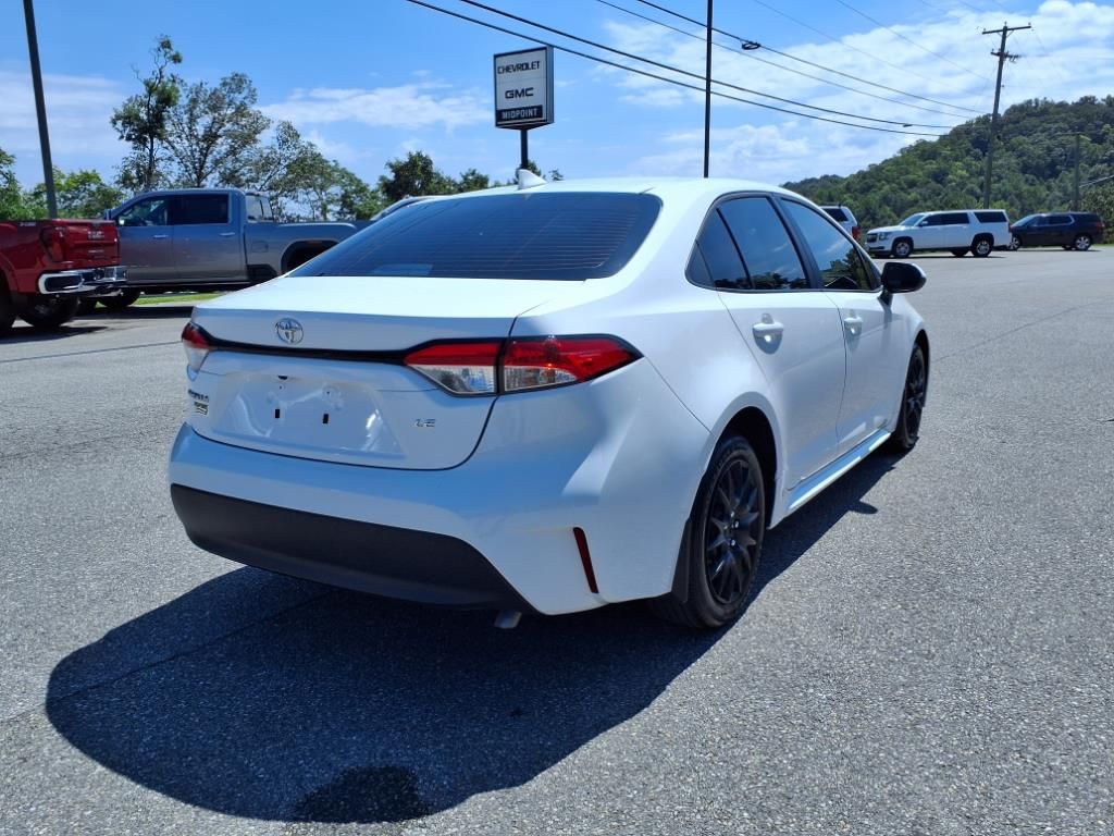 2025 Toyota Corolla LE photo 3