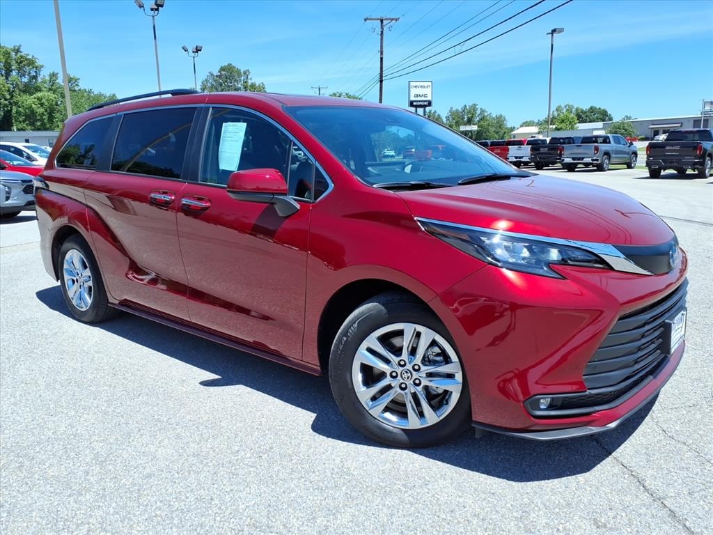 Used 2025 Toyota Sienna XLE